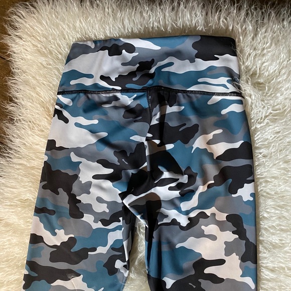 NWT Mid Waist Camouflage Leggings Medium - Picture 5 of 7
